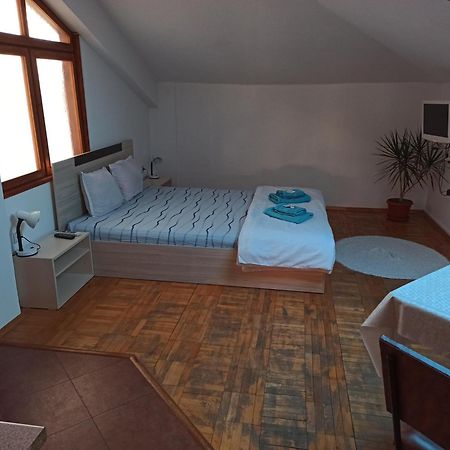 Guest House Ganovi كالوفر الغرفة الصورة