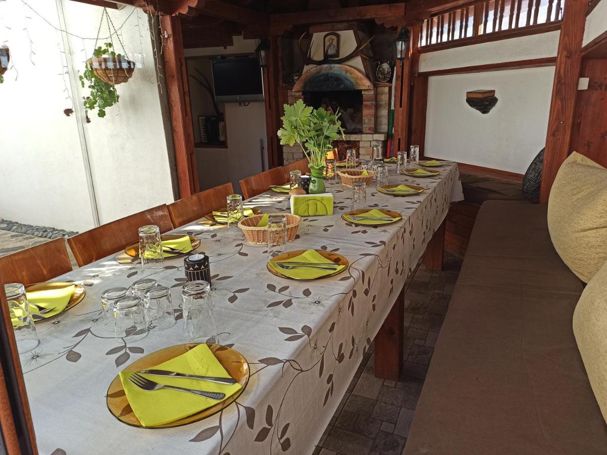 Guest House Ganovi كالوفر المظهر الخارجي الصورة