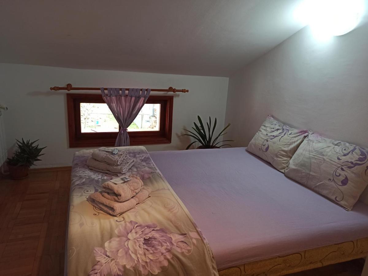 Guest House Ganovi كالوفر المظهر الخارجي الصورة