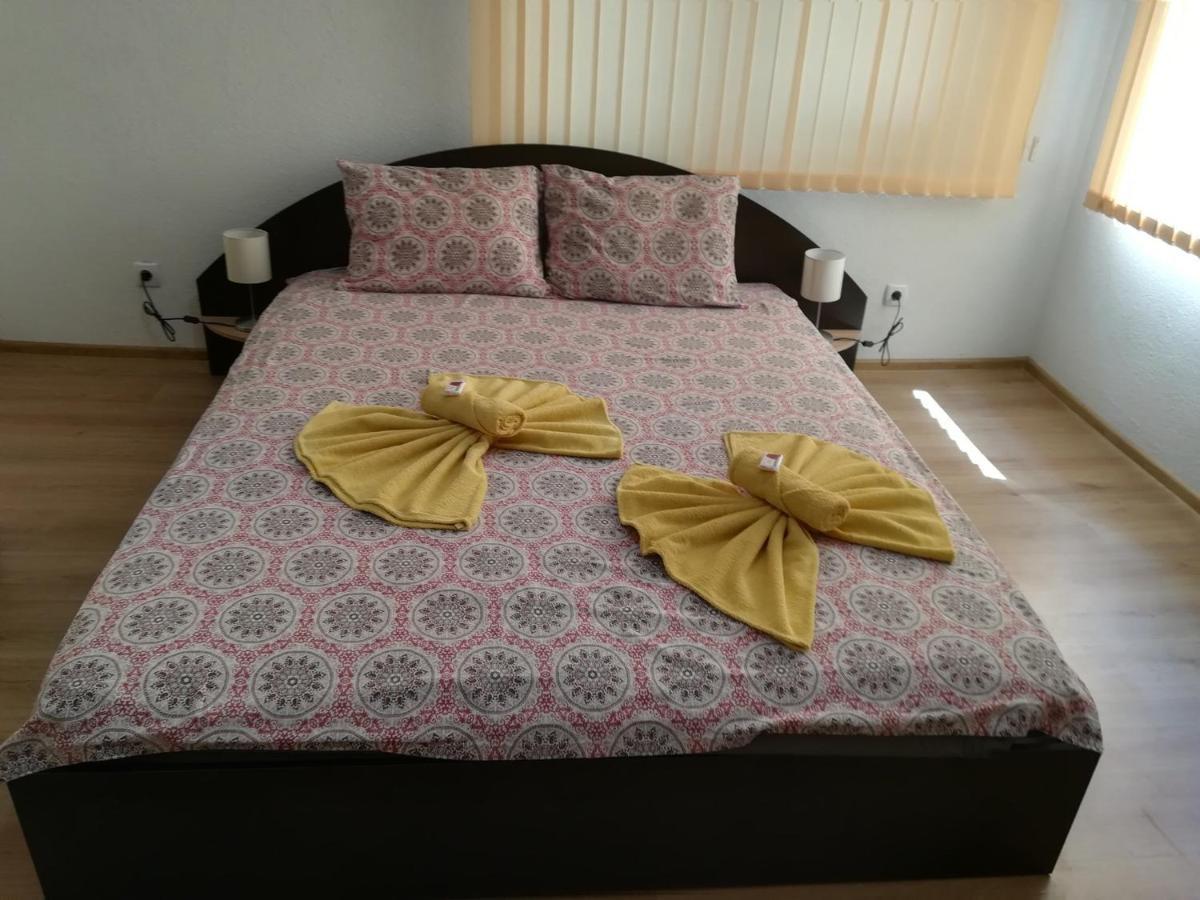 Guest House Ganovi كالوفر المظهر الخارجي الصورة