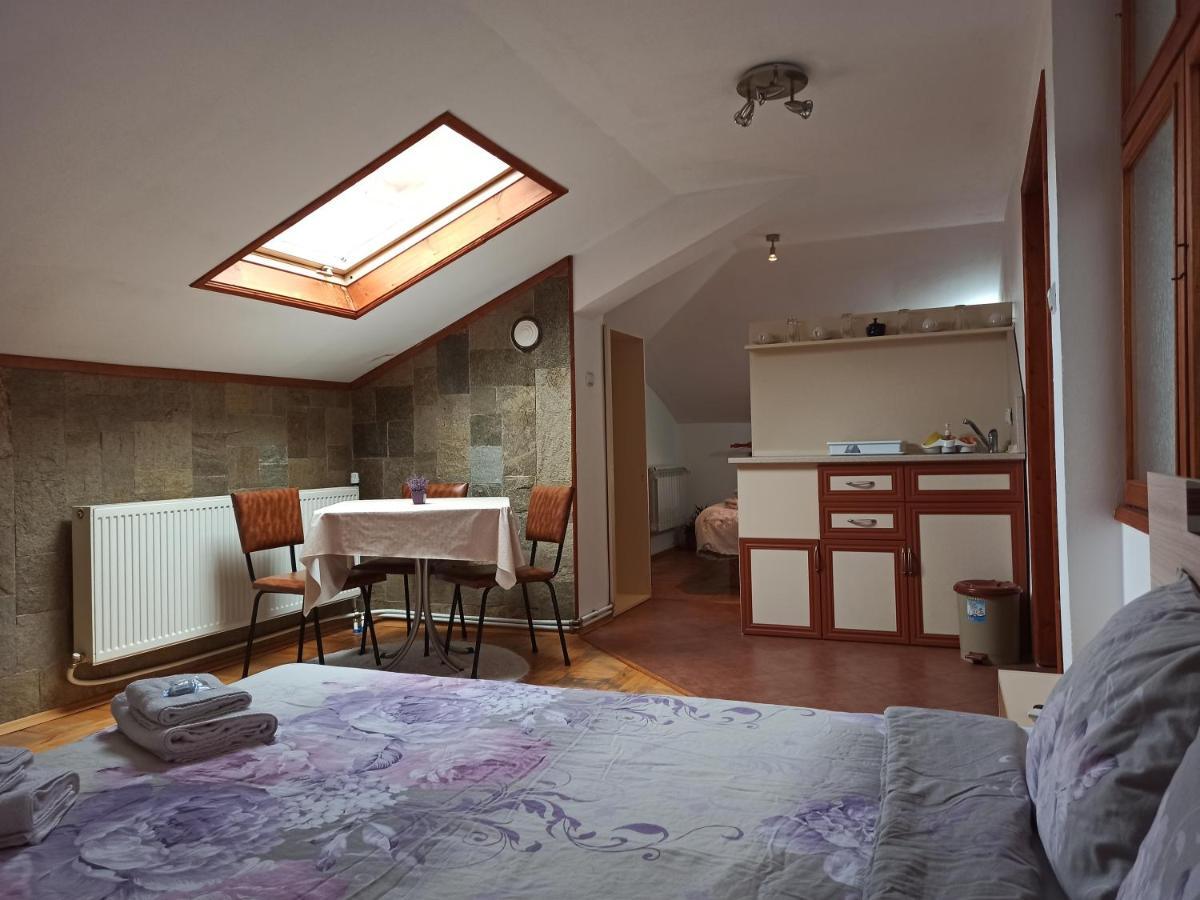 Guest House Ganovi كالوفر المظهر الخارجي الصورة