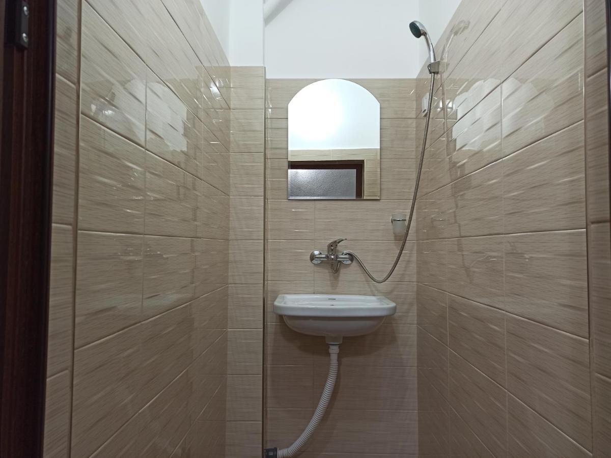 Guest House Ganovi كالوفر المظهر الخارجي الصورة