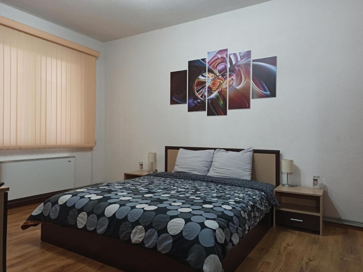 Guest House Ganovi كالوفر المظهر الخارجي الصورة
