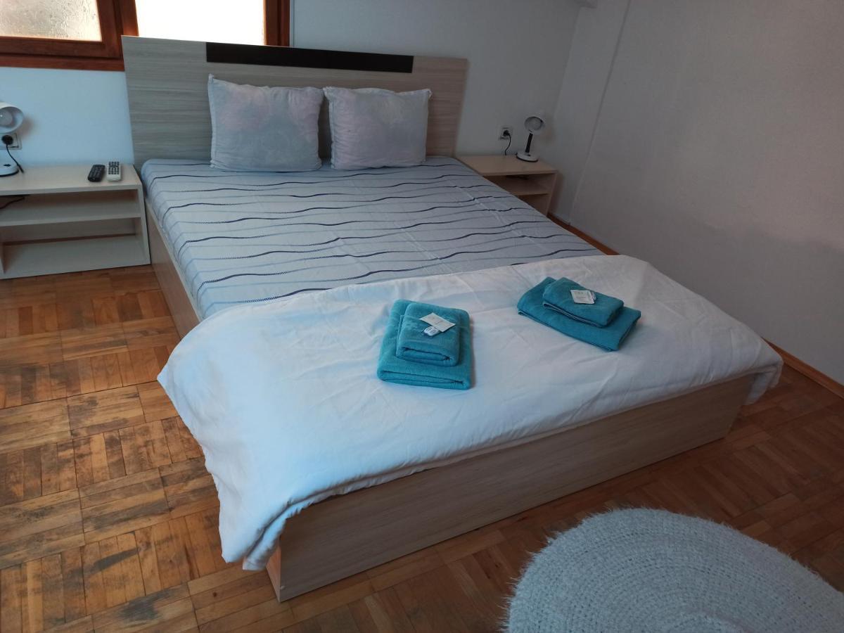 Guest House Ganovi كالوفر الغرفة الصورة