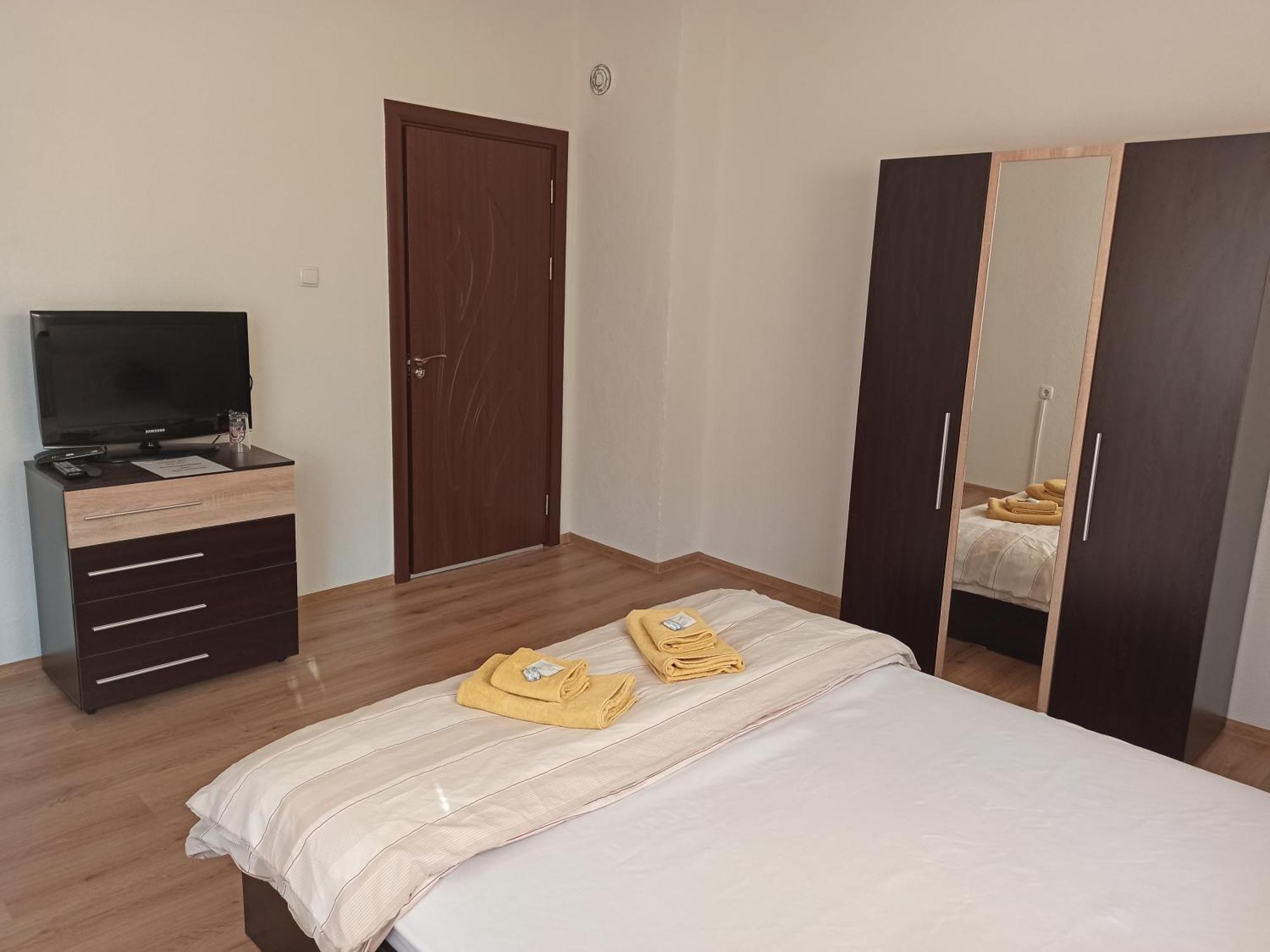 Guest House Ganovi كالوفر الغرفة الصورة